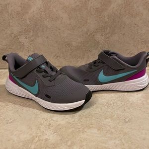 Like new Nike sneakers